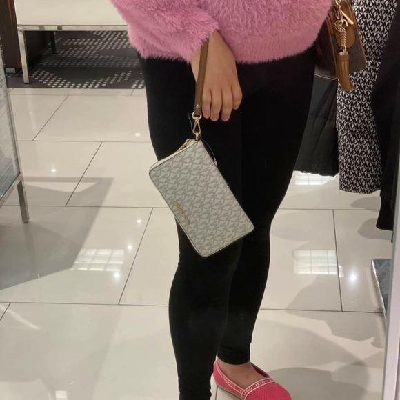 MICHAEL KORS PHONE WALLET WRISTLET - Picture 3 of 4